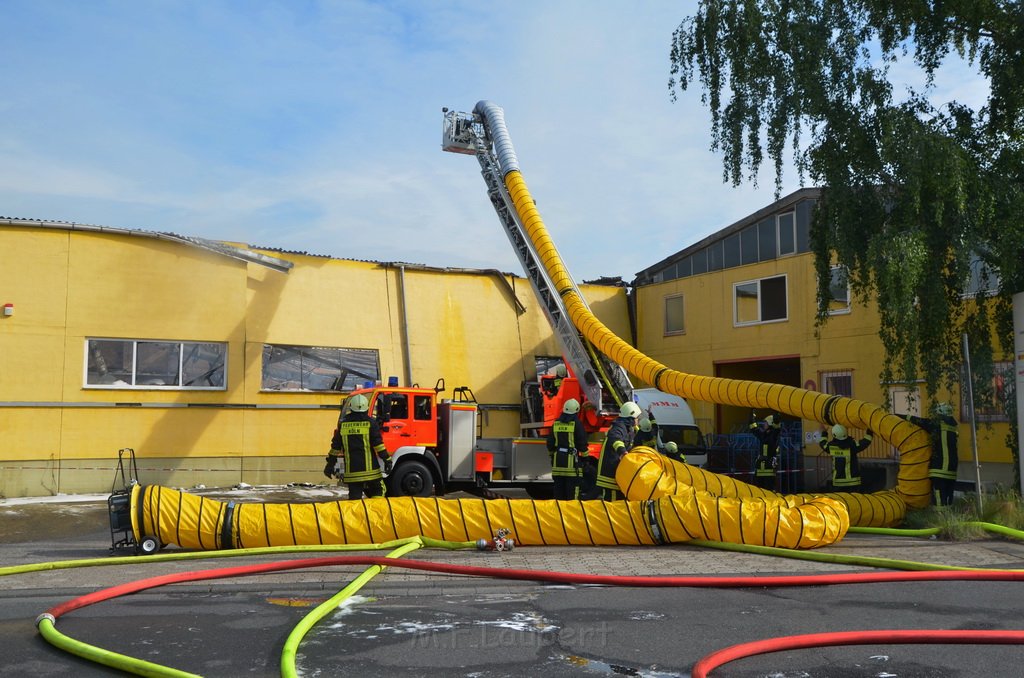 Grossfeuer Poco Lager Koeln Porz Gremberghoven Hansestr P597.JPG - Miklos Laubert